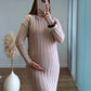 Robe-longue-de-grossesse-en-maille-beige