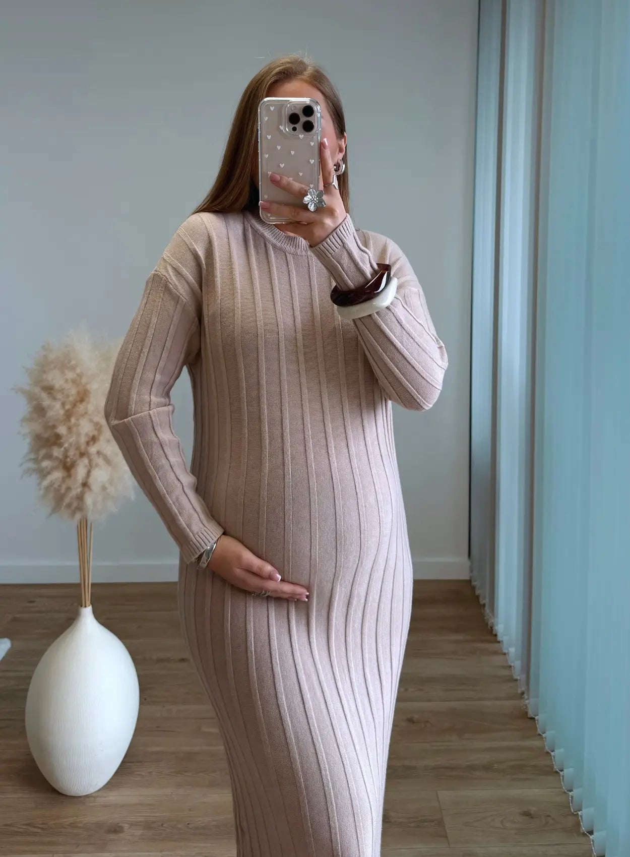 Robe-longue-de-grossesse-en-maille-beige