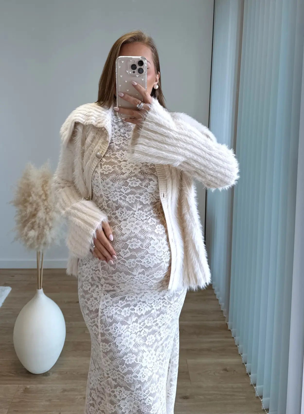 Robe-longue-de-grossesse-en-dentelle-écru