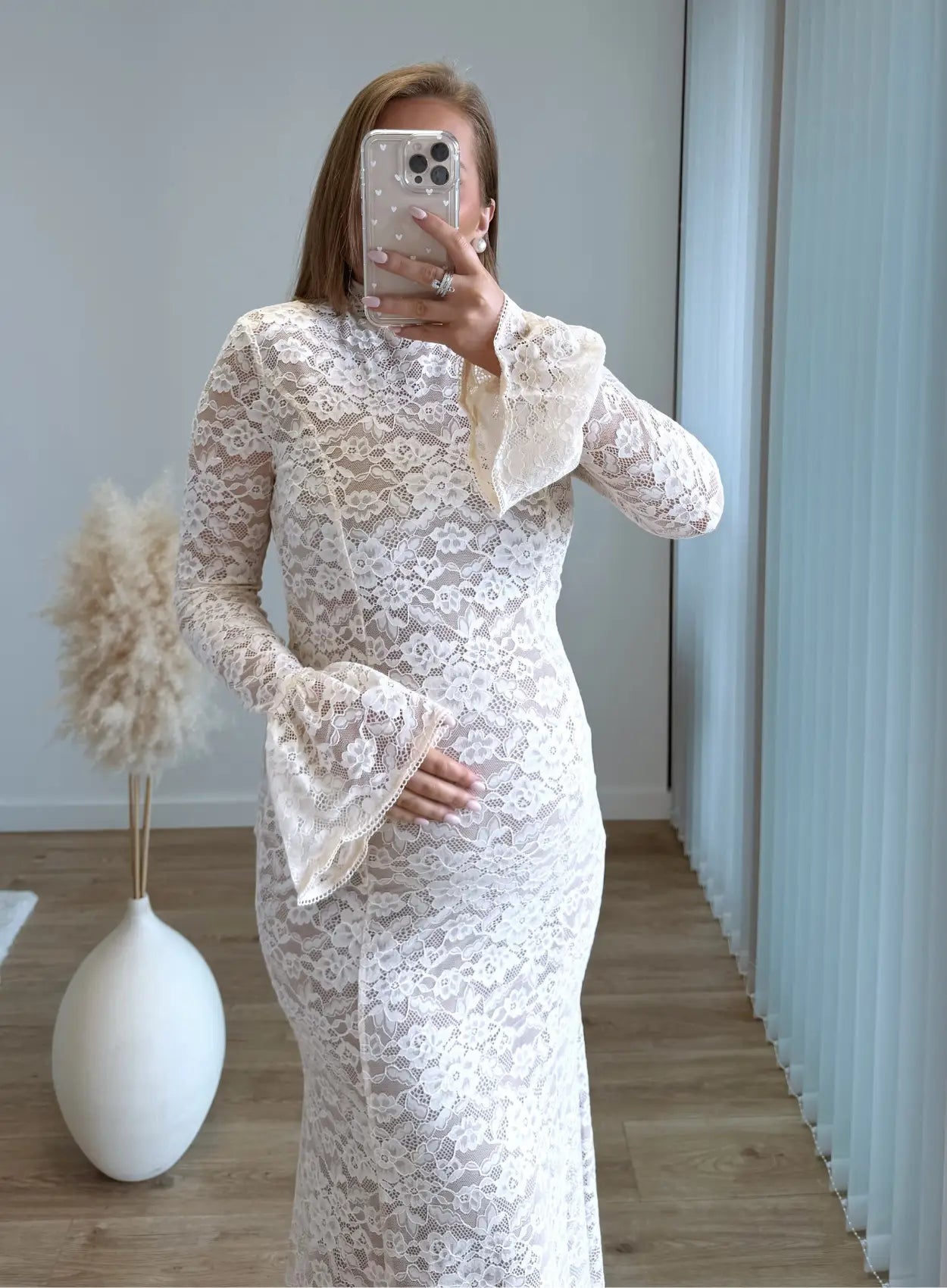 Robe-longue-de-grossesse-en-dentelle-écru