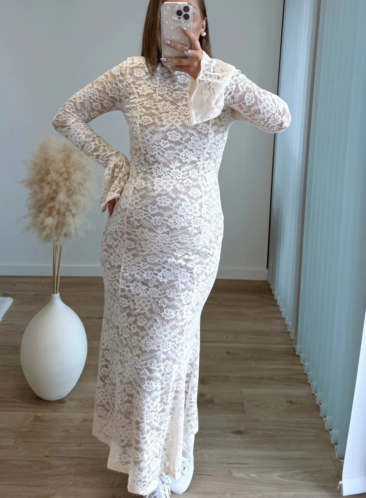 Robe-longue-de-grossesse-en-dentelle-écru