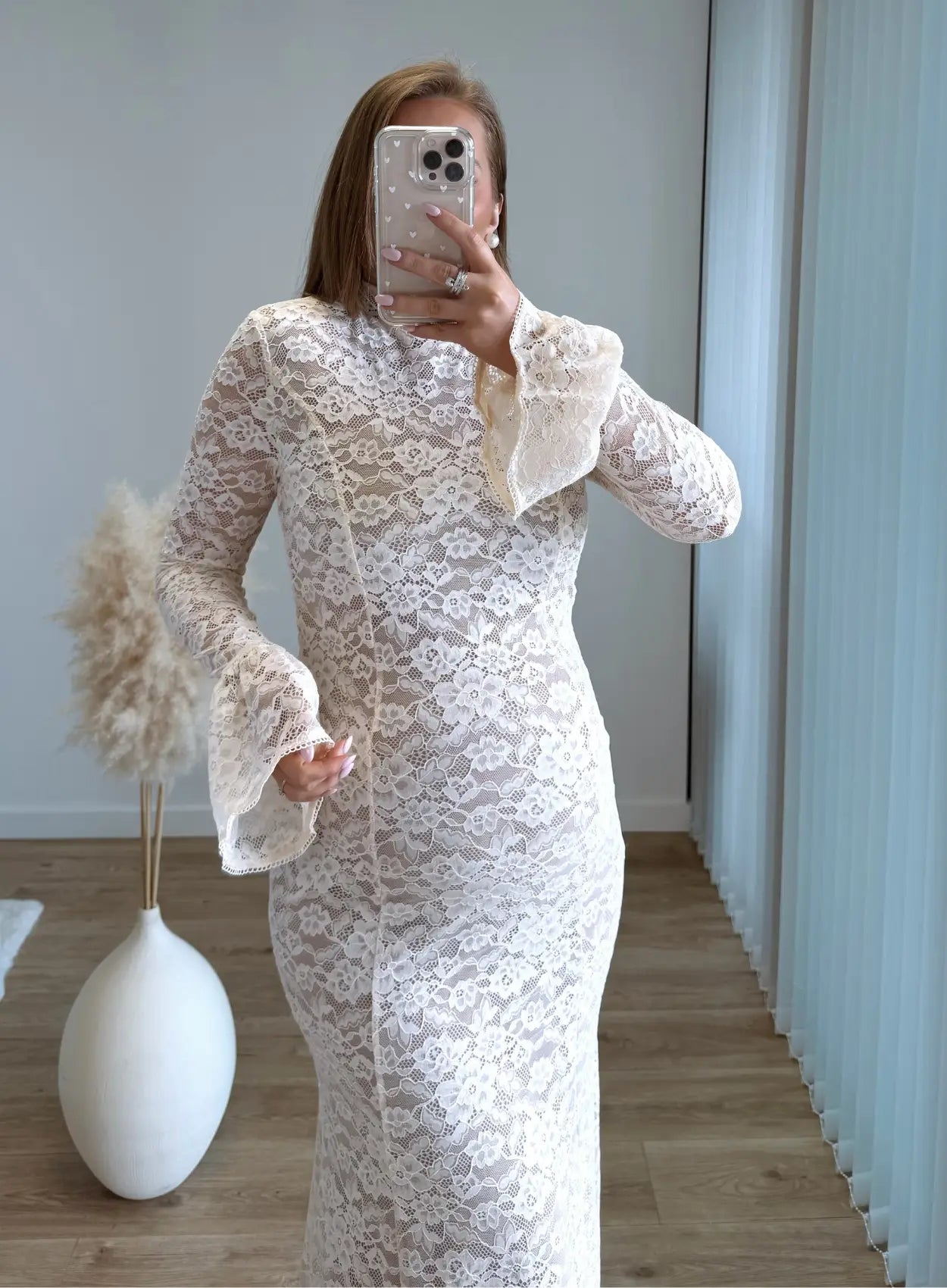 Robe-longue-de-grossesse-en-dentelle-écru