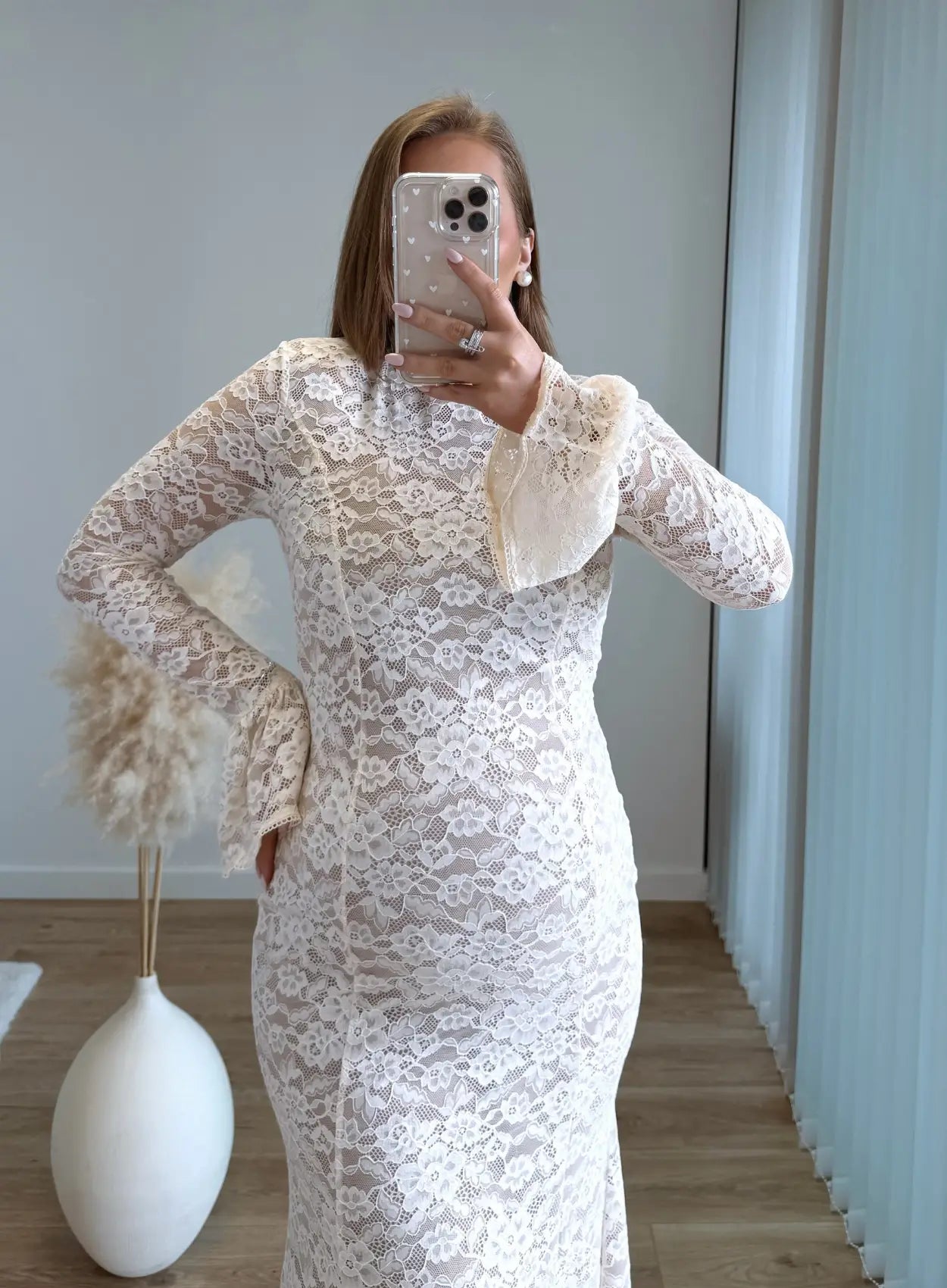 Robe-longue-de-grossesse-en-dentelle-écru