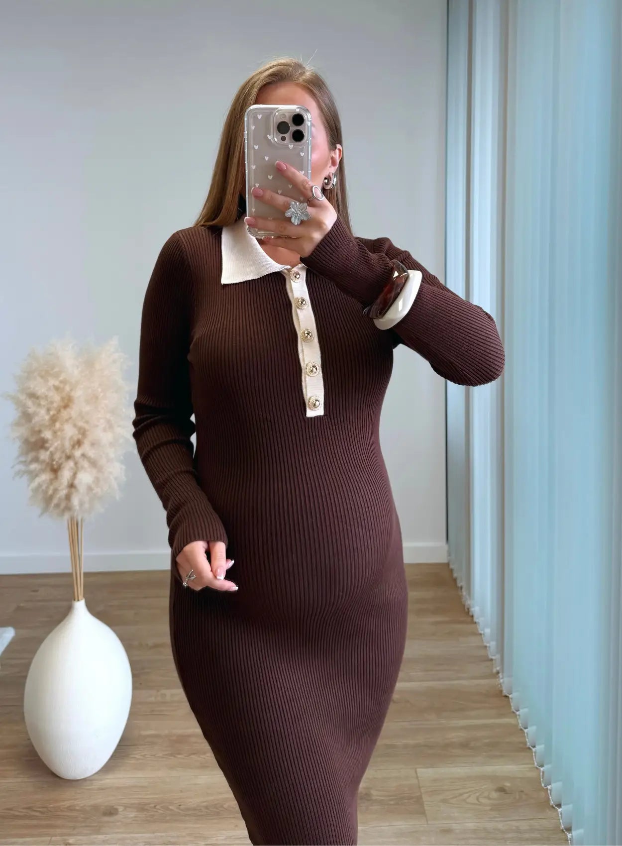 Robe-longue-de-grossesse-et-allaitement-côtelée-chocolat