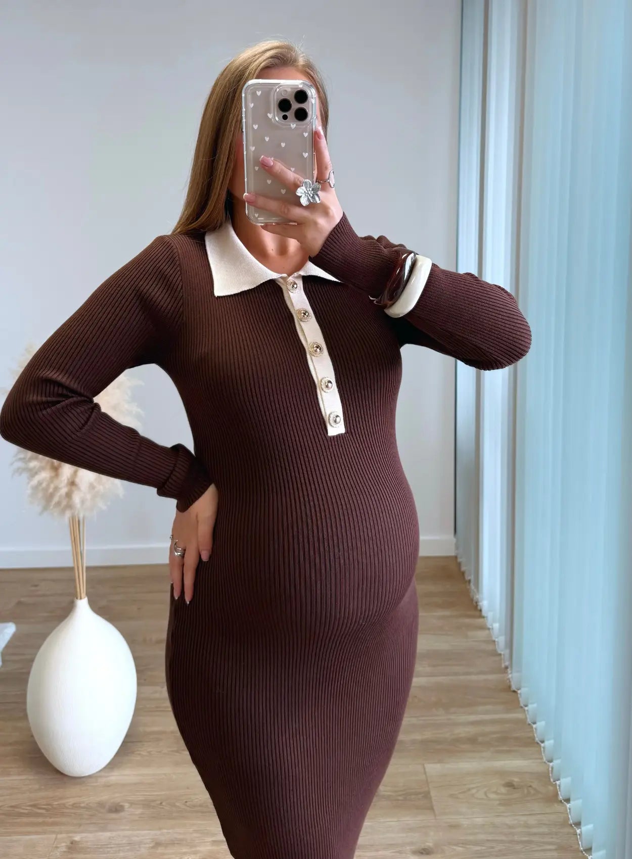 Robe-longue-de-grossesse-et-allaitement-côtelée-chocolat