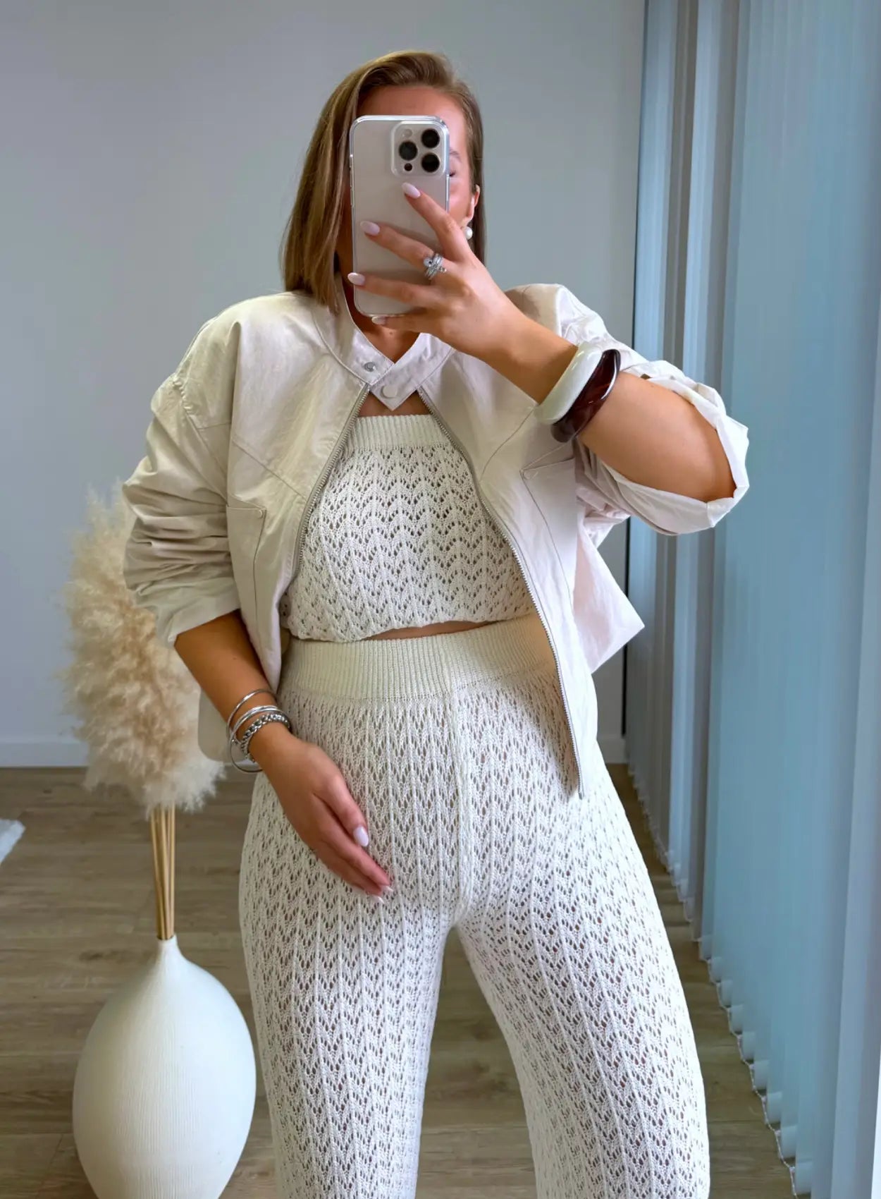 Veste-bomber-de-grossesse-en-lin-beige