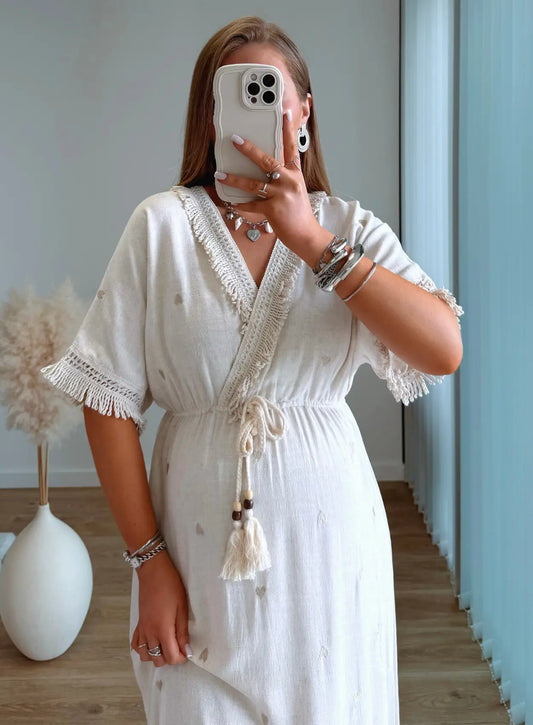 robe-longue-de-grossesse-bohème-en-lin-avec-coeurs-brodés-dorés-et-franges