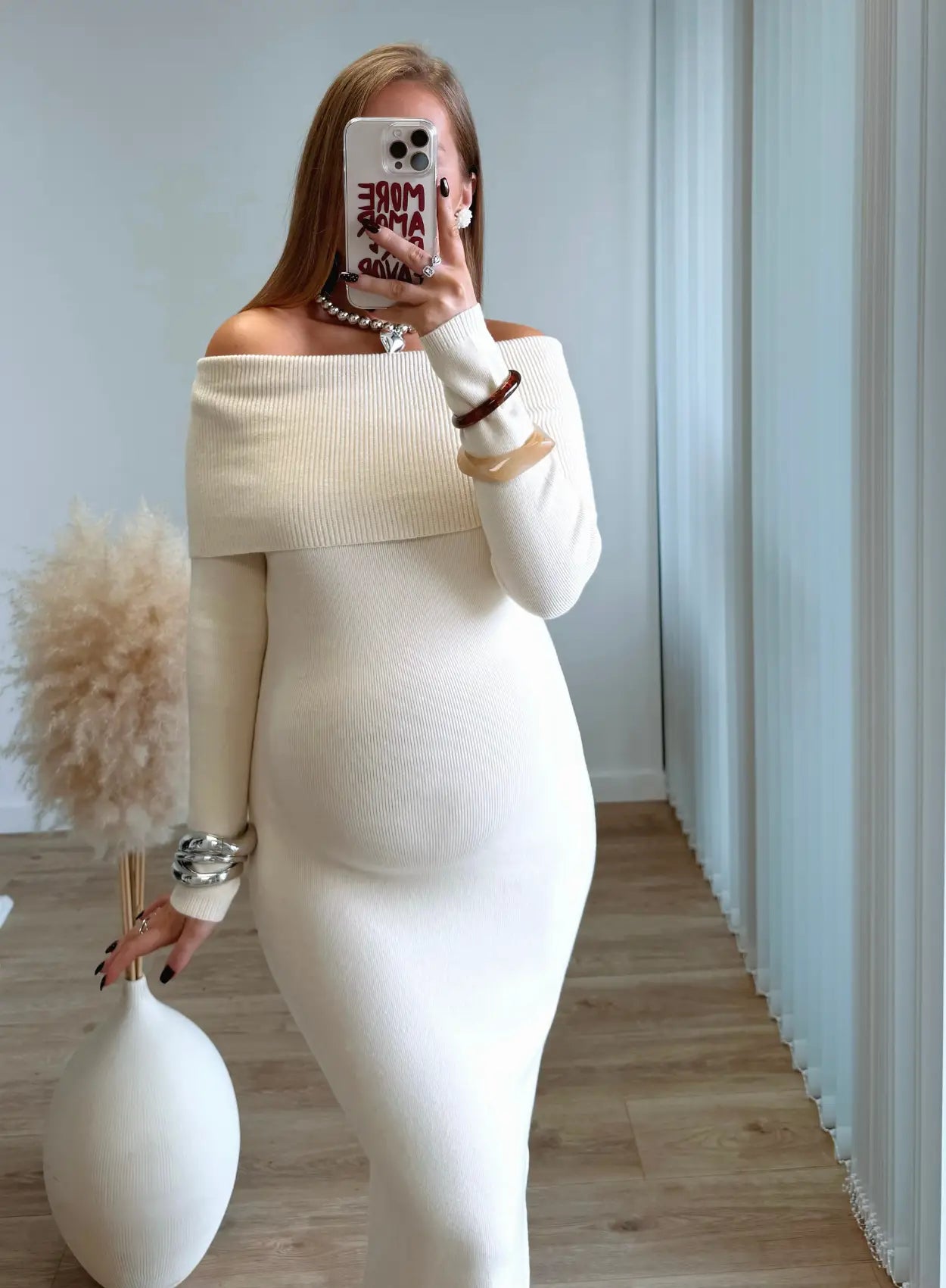 Robe-longue-de-grossesse-col-bardot-beige