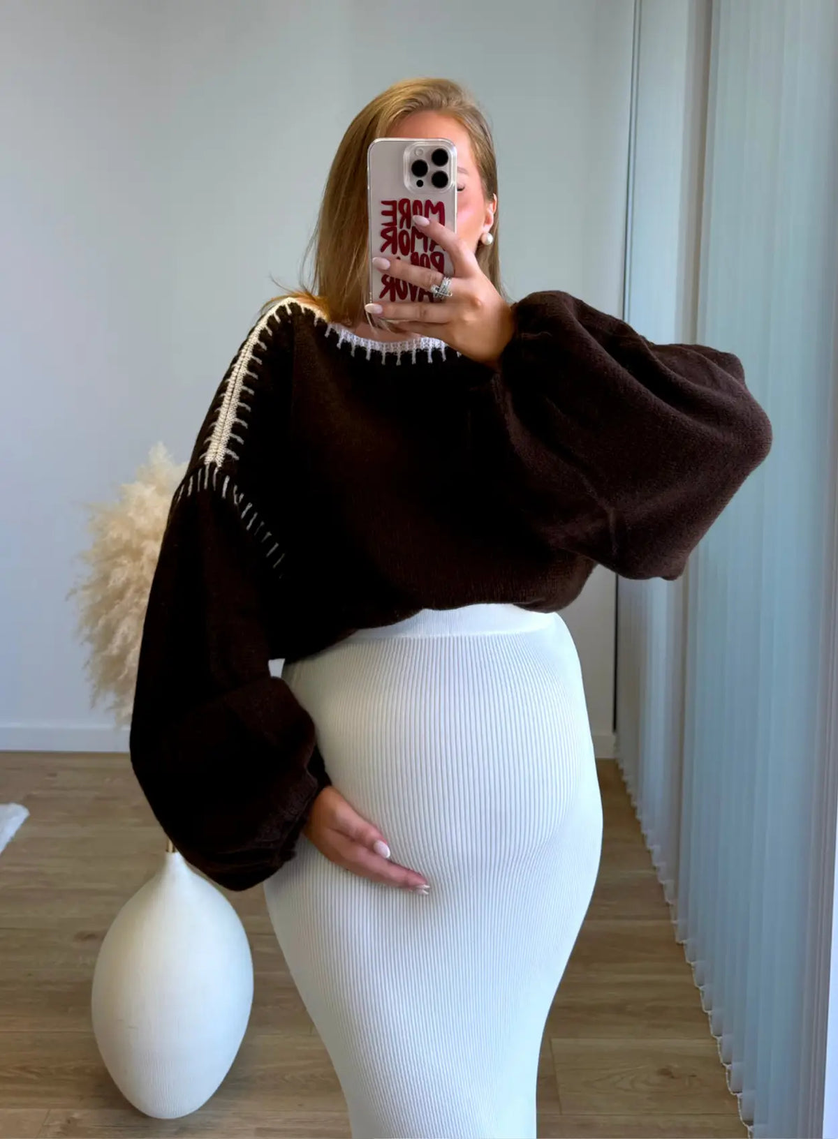 Pull-de-grossesse-en-maille-chocolat