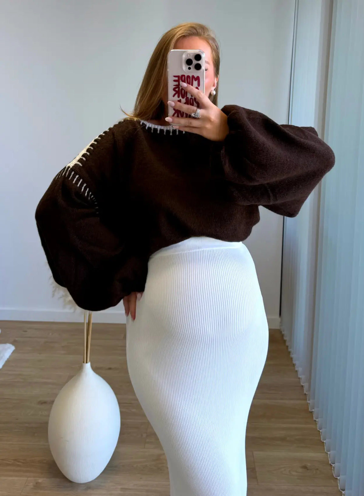 Pull-de-grossesse-en-maille-chocolat