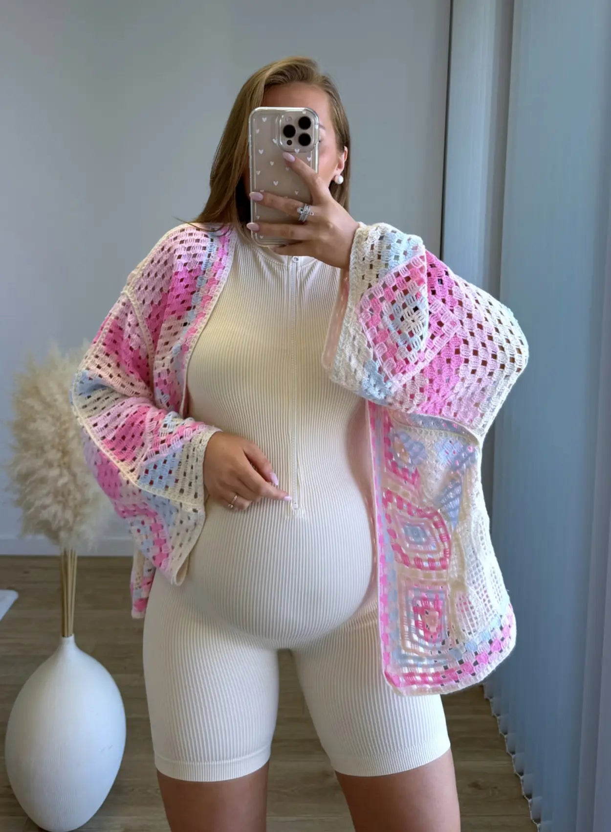 Gilet-de-grossesse-ajouré-en-crochet-multicolore