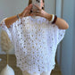 Poncho-ajouré-de-grossesse-en-crochet-blanc