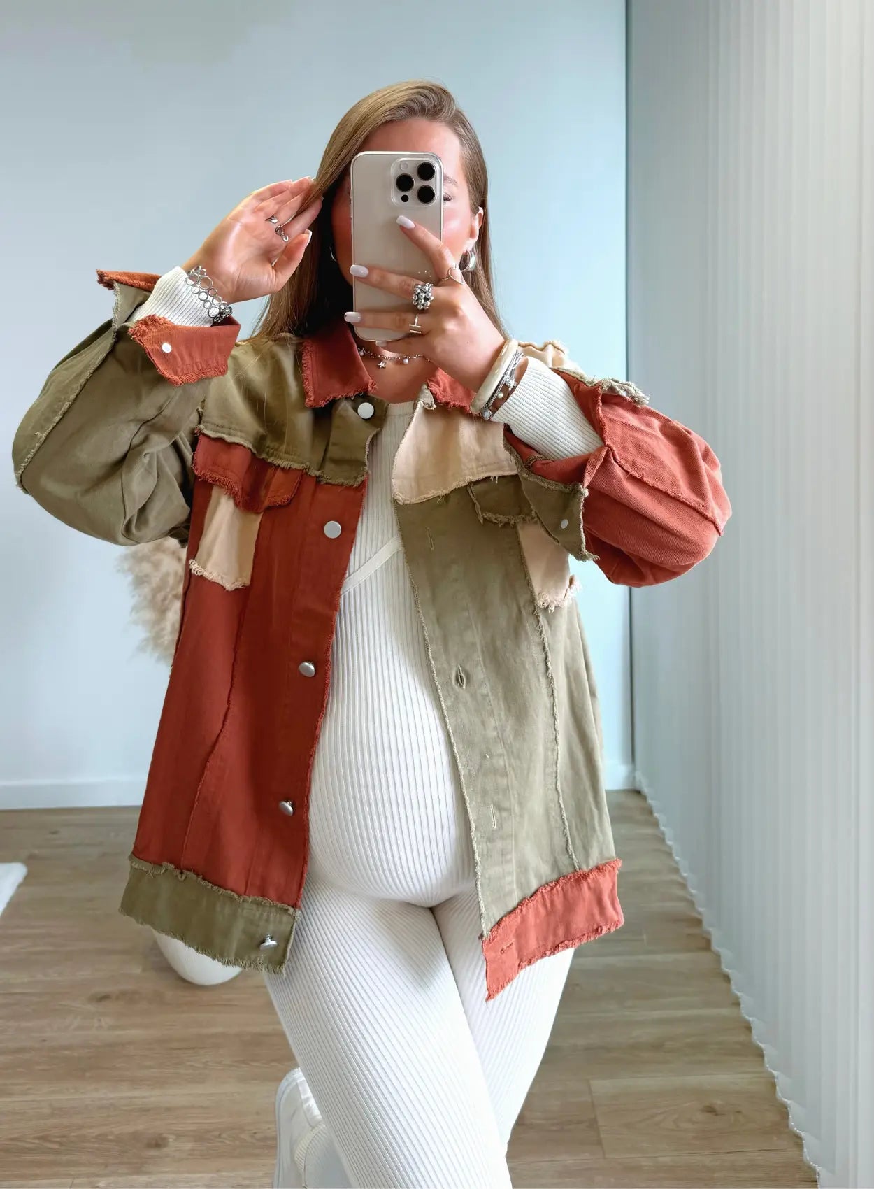 veste-chemise-légère-en-jean-couleur-terracota-kaki-et-beige