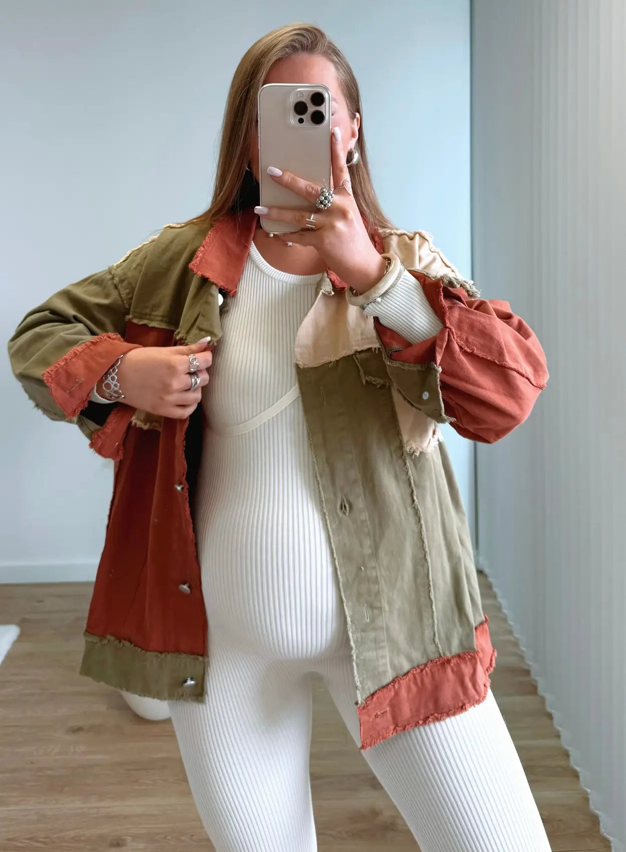 veste-chemise-légère-en-jean-couleur-terracota-kaki-et-beige