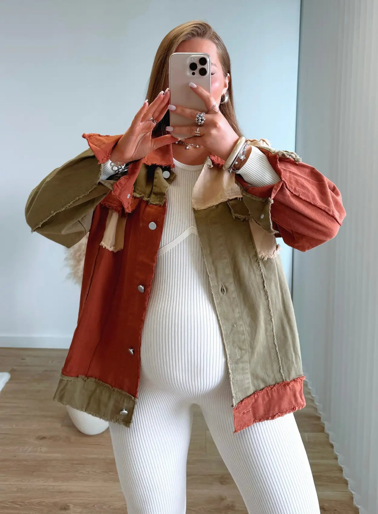 veste-chemise-légère-en-jean-couleur-terracota-kaki-et-beige