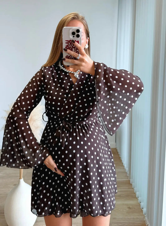 Robe-courte-de-grossesse-marron-à-petits-pois