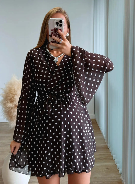 Robe-courte-de-grossesse-marron-à-petits-pois