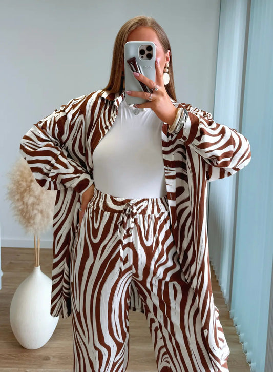 ensemble-de-grossesse-à-rayures-marron-et-blanc