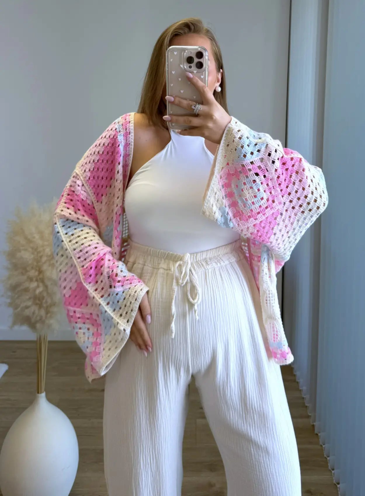 Gilet-de-grossesse-ajouré-en-crochet-multicolore