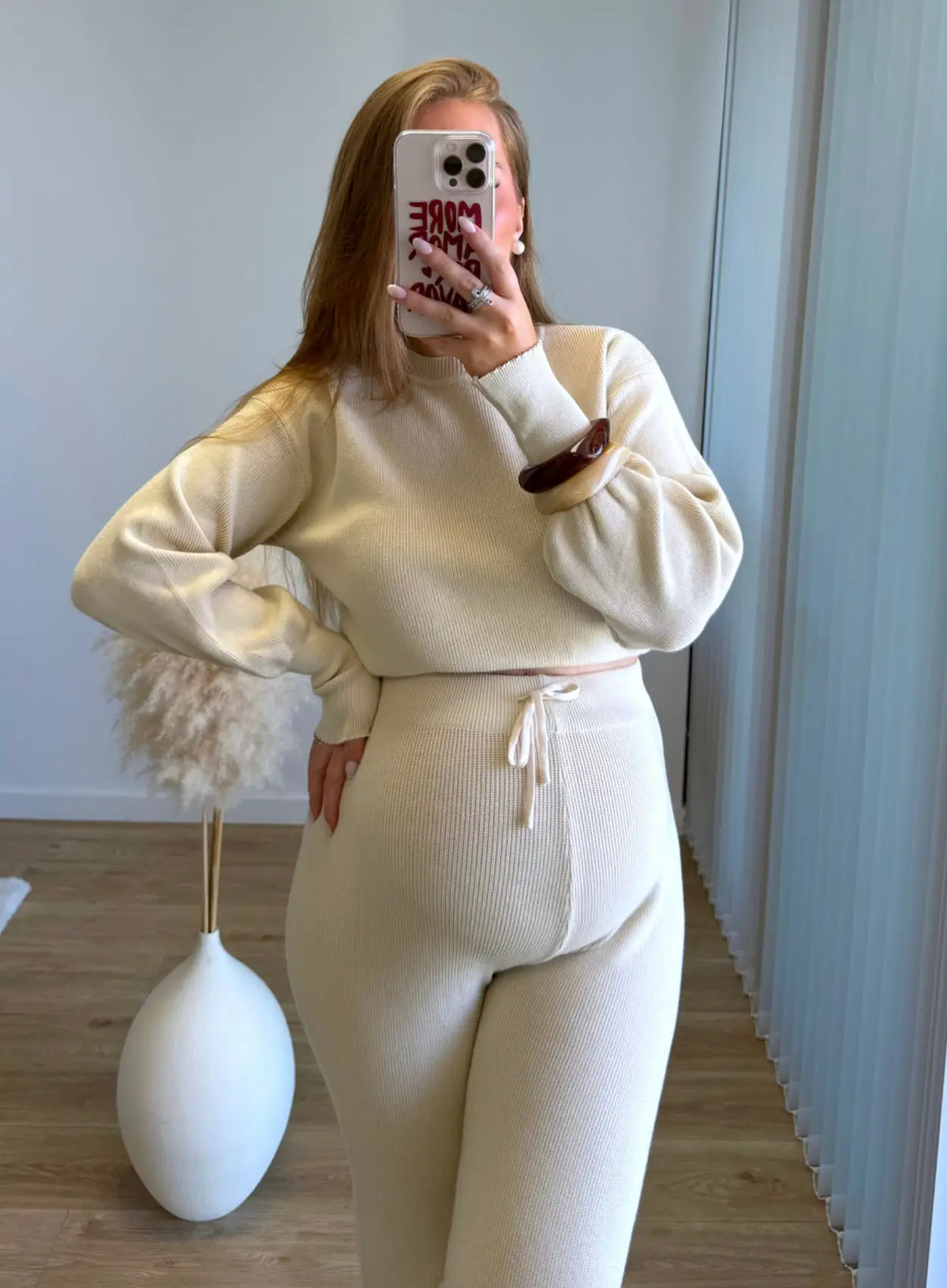 Ensemble-de-grossesse-en-maille-beige-pull-+-pantalon