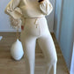 Ensemble-de-grossesse-en-maille-beige-pull-+-pantalon