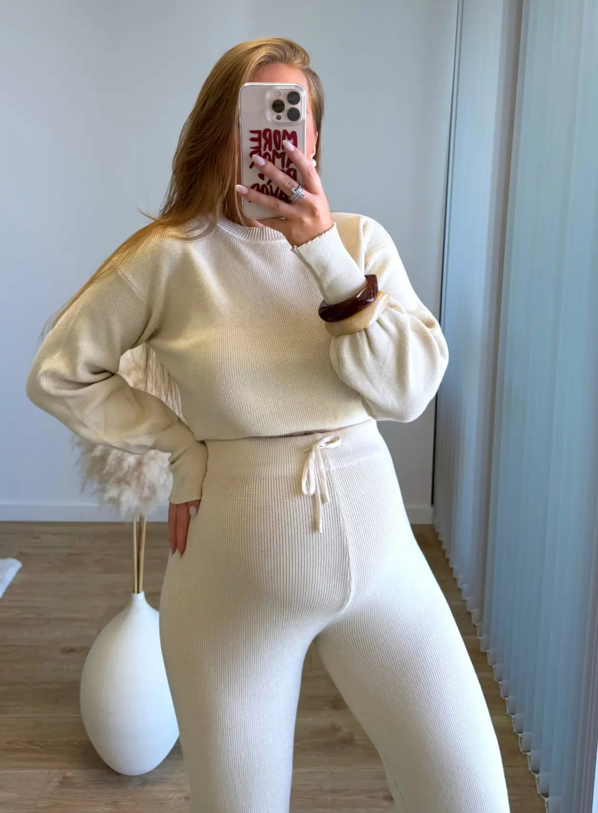 Ensemble-de-grossesse-en-maille-beige-pull-+-pantalon