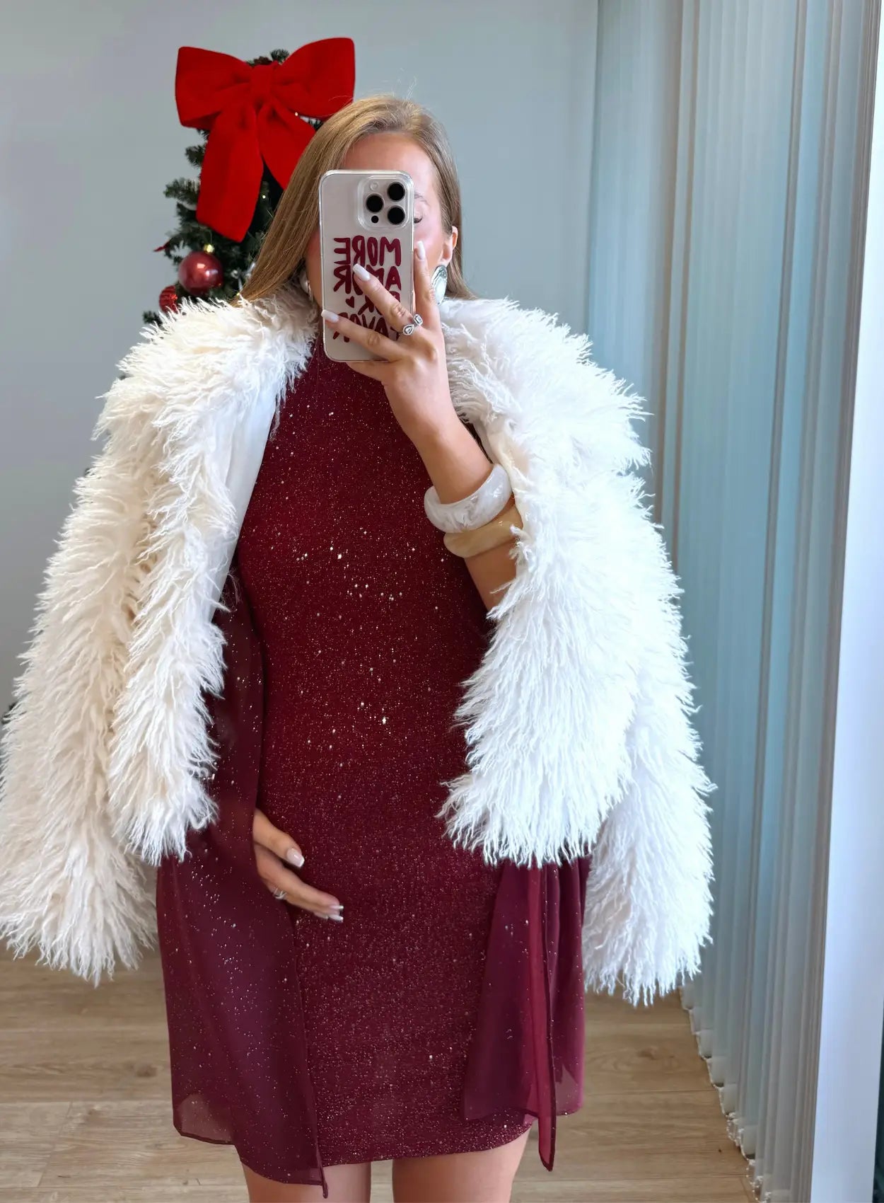 Robe-de-grossesse-à-paillettes-rouges-manches-capes