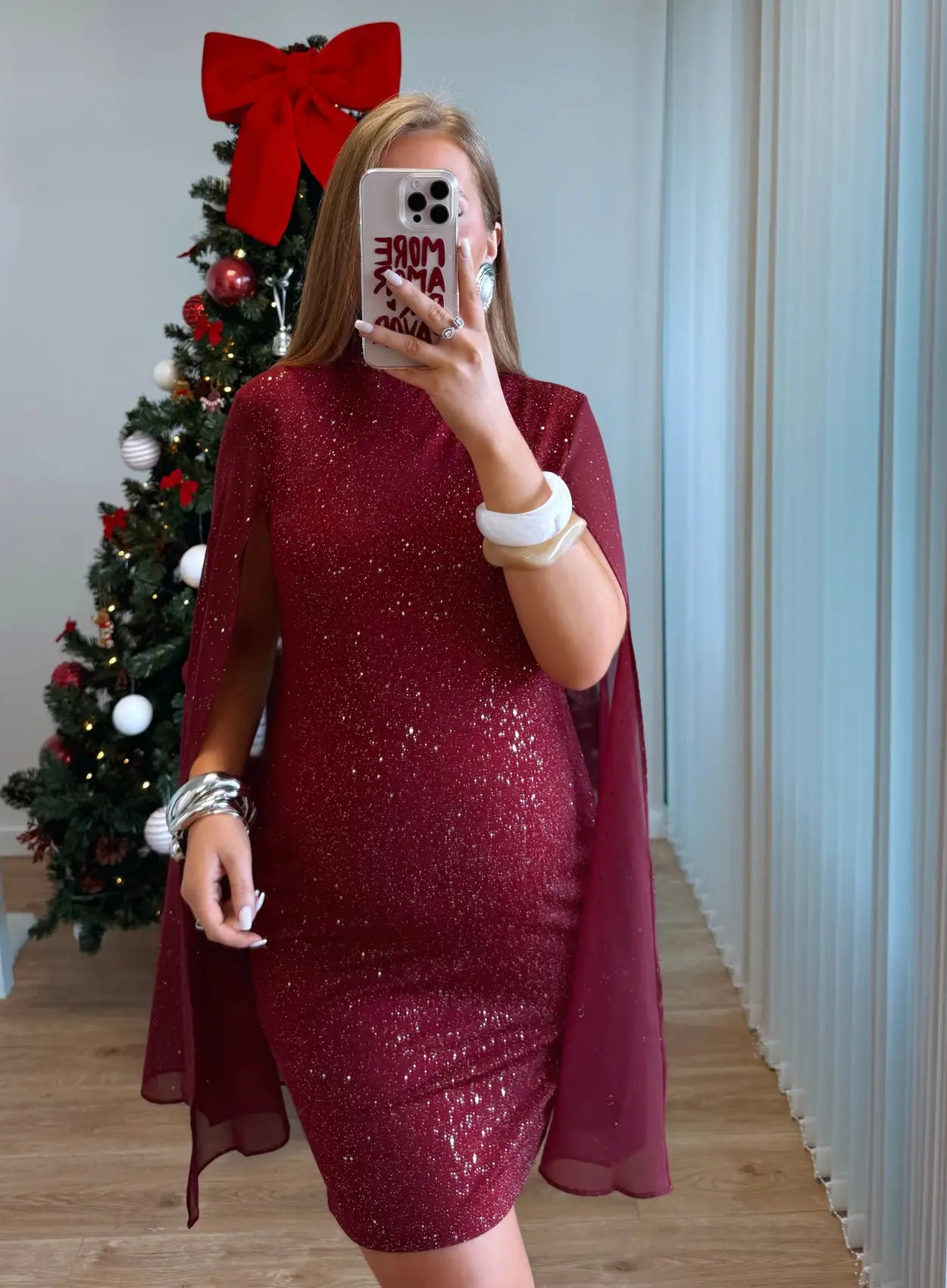 Robe-de-grossesse-à-paillettes-rouges-manches-capes