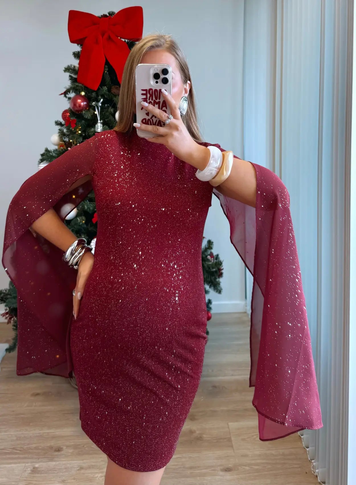 Robe-de-grossesse-à-paillettes-rouges-manches-capes