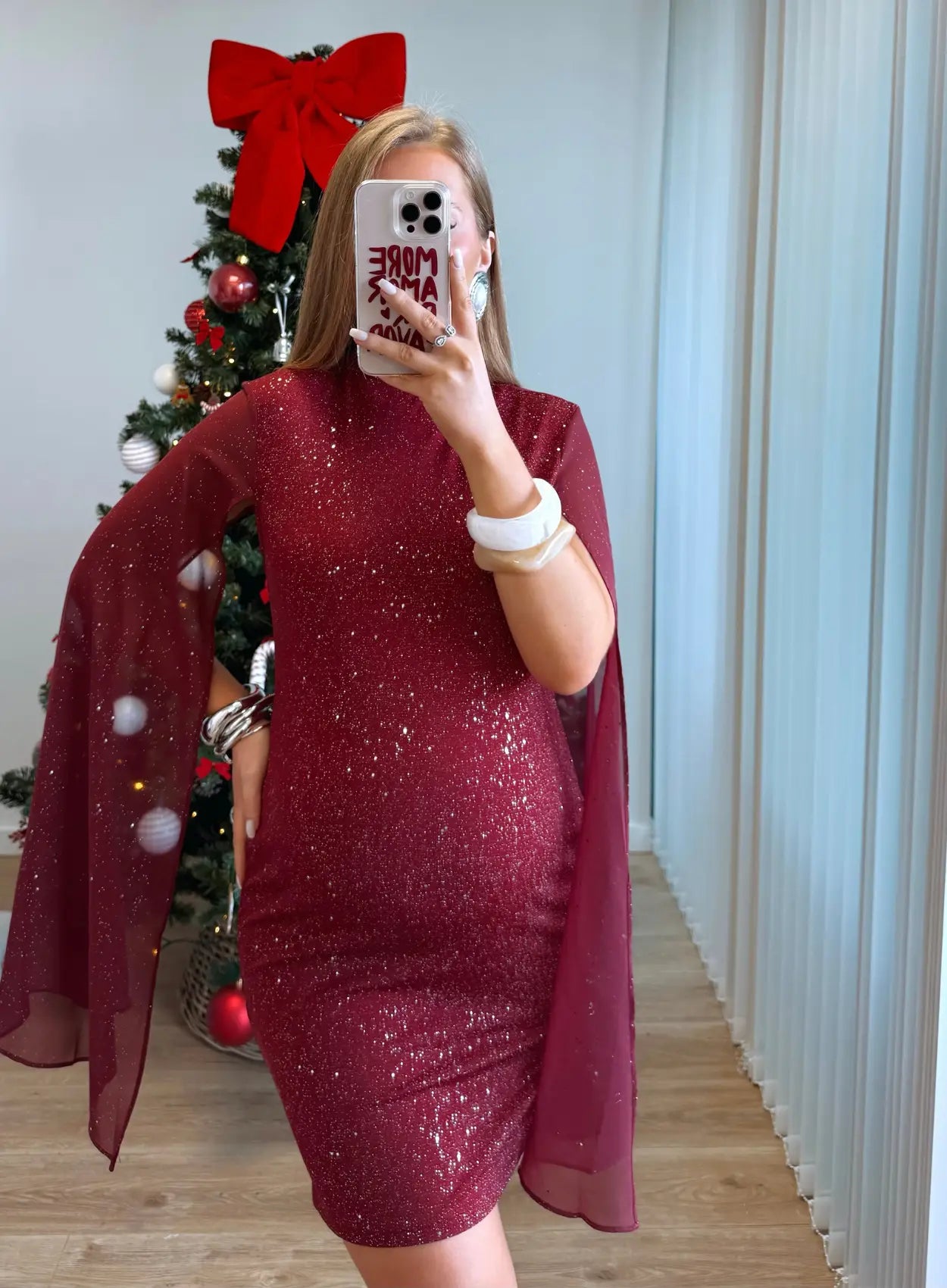 Robe-de-grossesse-à-paillettes-rouges-manches-capes