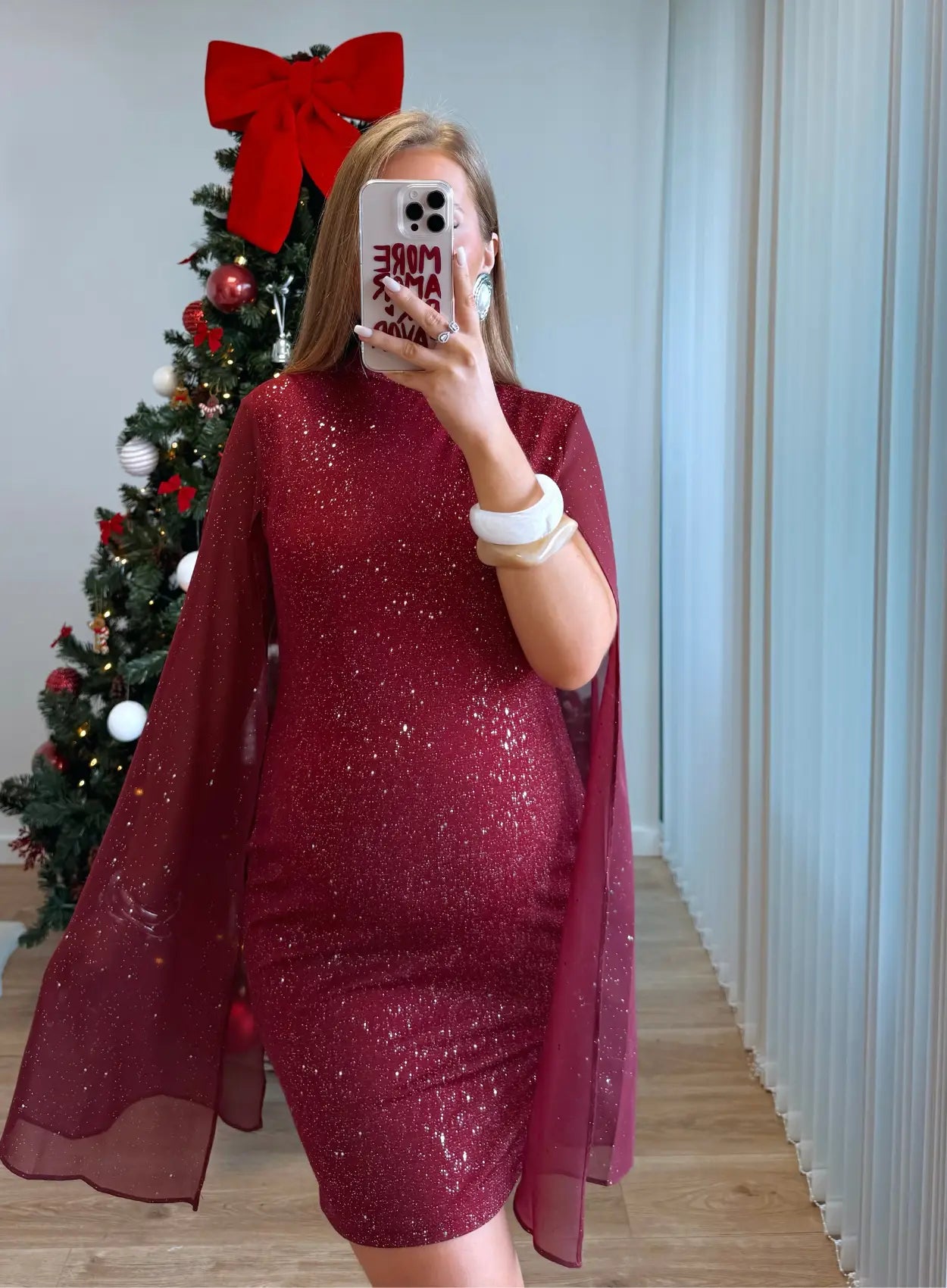 Robe-de-grossesse-à-paillettes-rouges-manches-capes