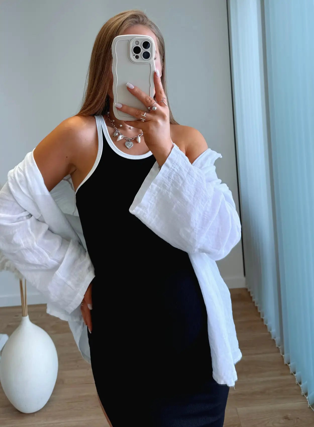 robe-longue-de-grossesse-côtelée-noire-et-blanche-effet-skims