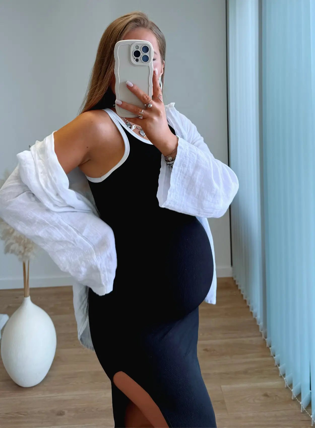 robe-longue-de-grossesse-côtelée-noire-et-blanche-effet-skims