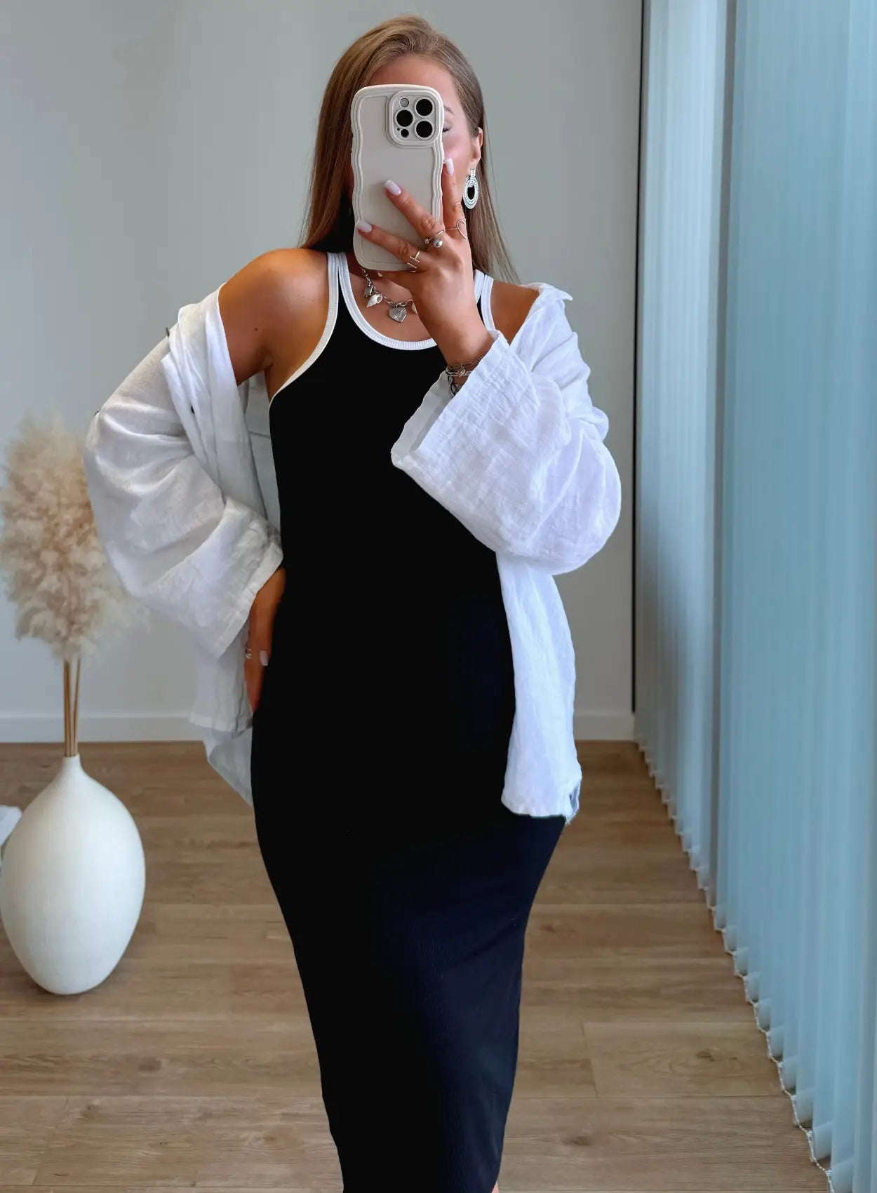 robe-longue-de-grossesse-côtelée-noire-et-blanche-effet-skims