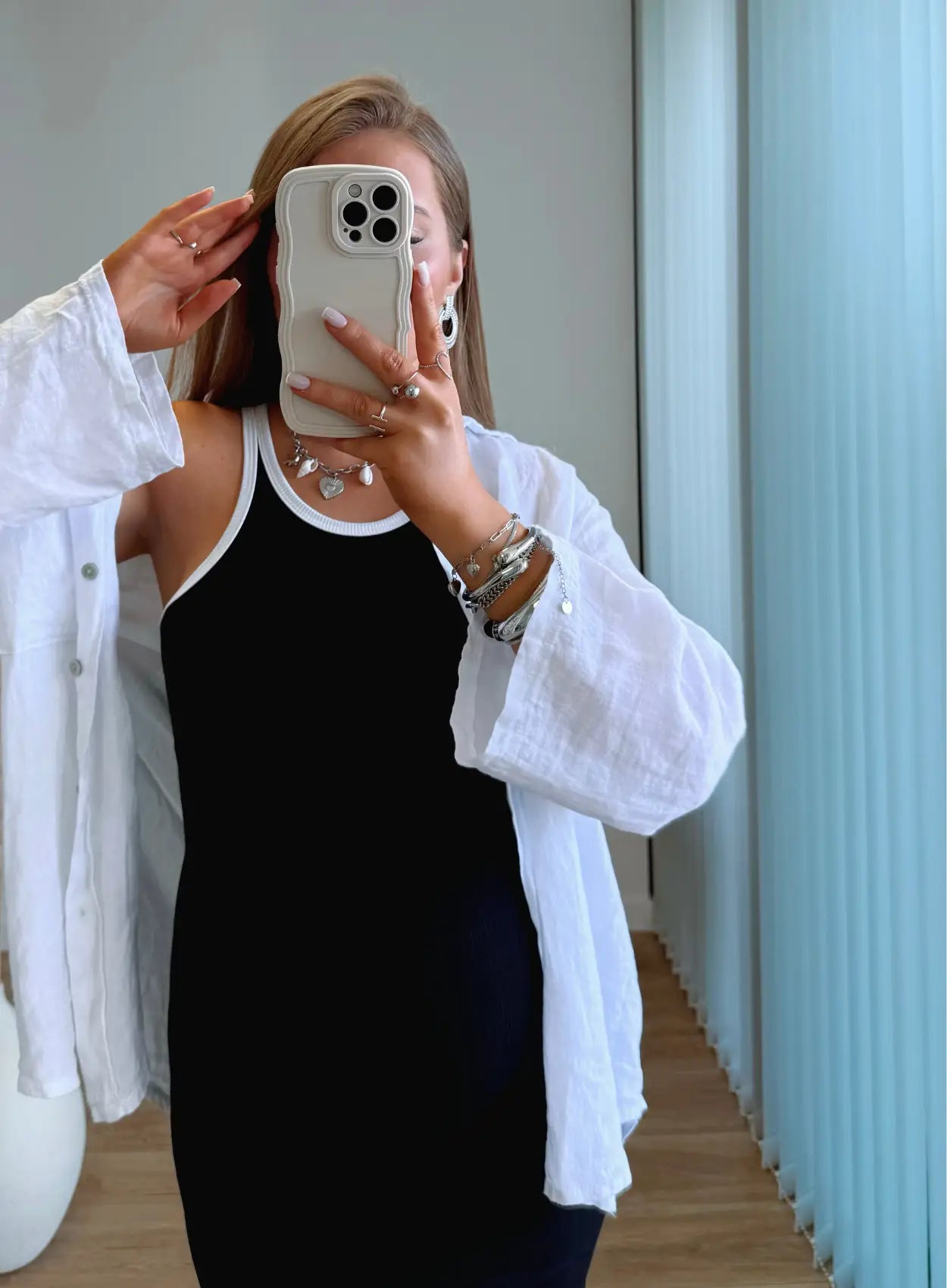 robe-longue-de-grossesse-côtelée-noire-et-blanche-effet-skims