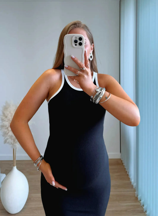 robe-longue-de-grossesse-côtelée-noire-et-blanche-effet-skims