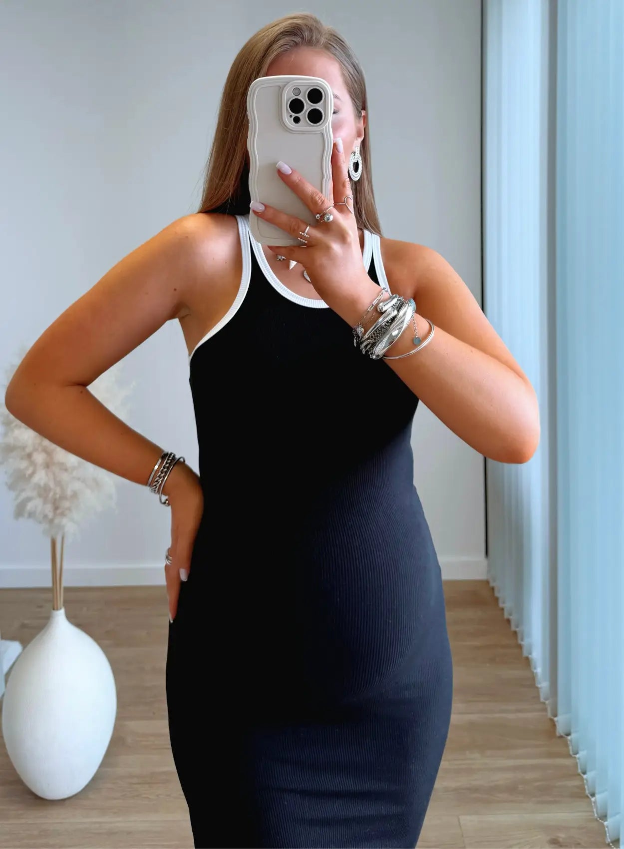 robe-longue-de-grossesse-côtelée-noire-et-blanche-effet-skims