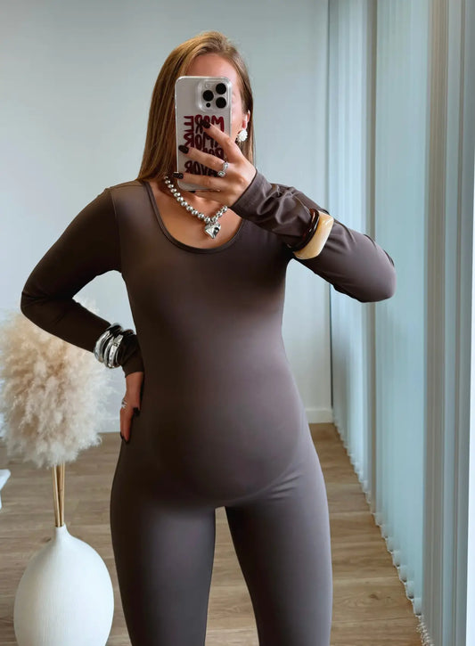 Combinaison-de-grossesse-moulante-effet-skims-chocolat