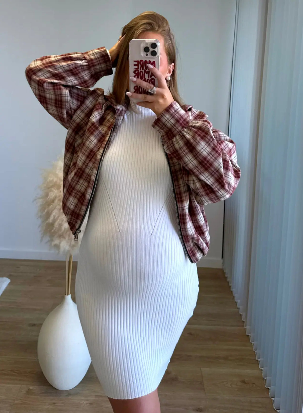  Robe-mi-longue-de-grossesse-en-maille-douce-blanche