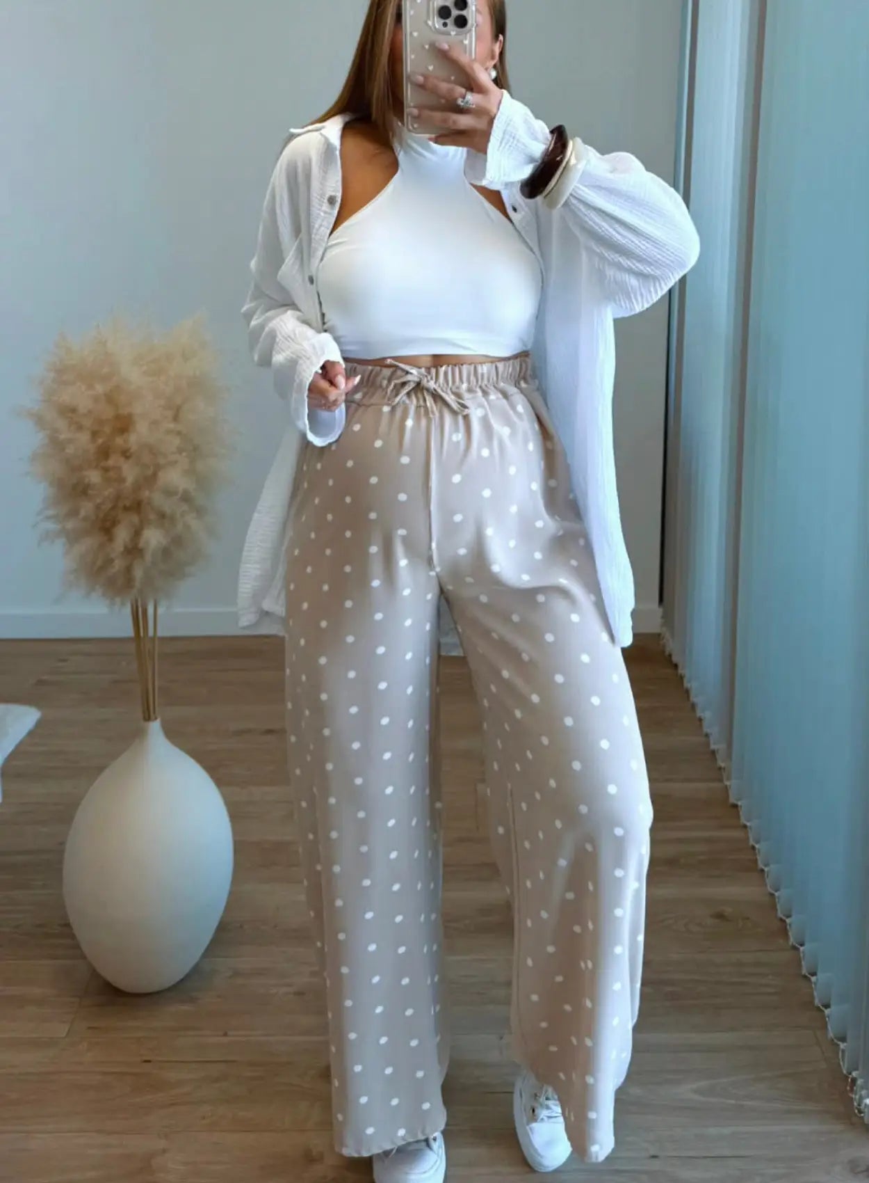 Pantalon-de-grossesse-fluide-à-pois-beige