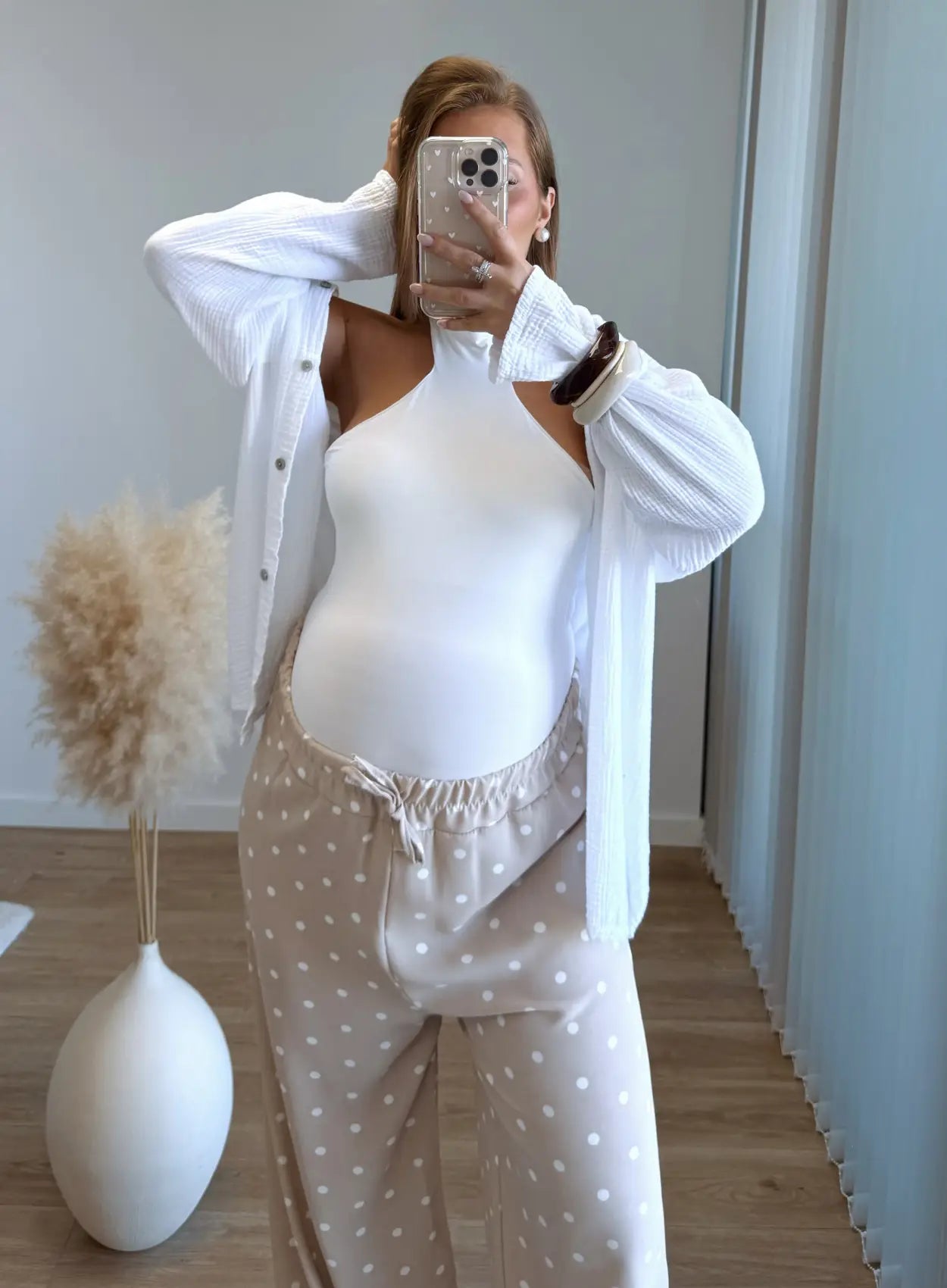 Pantalon-de-grossesse-fluide-à-pois-beige
