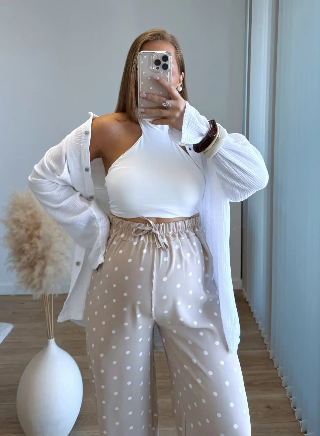 Pantalon-de-grossesse-fluide-à-pois-beige