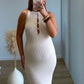 robe-longue-de-grossesse-côtelée-beige-avec-détail-bijou-sur-le-devant