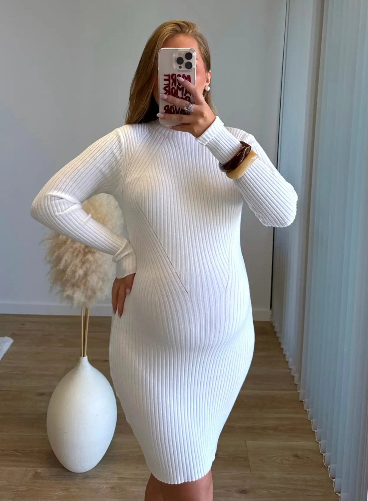  Robe-mi-longue-de-grossesse-en-maille-douce-blanche