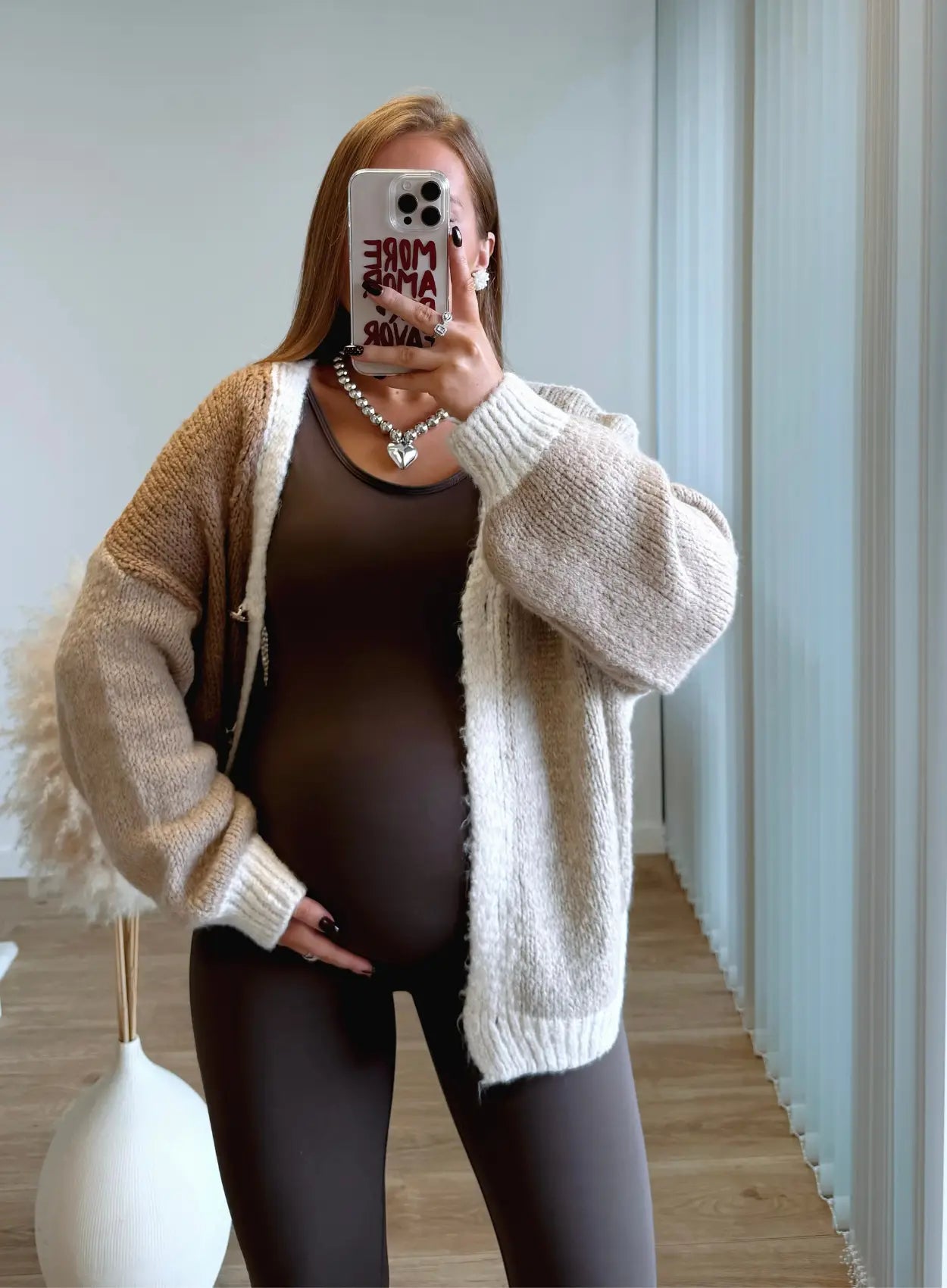 Combinaison-de-grossesse-moulante-effet-skims-chocolat