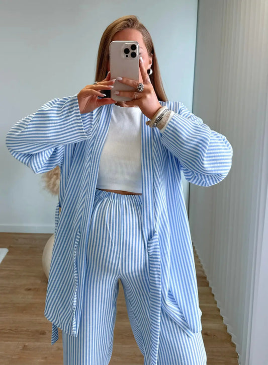 ensemble-de-grossesse-kimono-en-lin-à-rayures-blanches-et-bleues