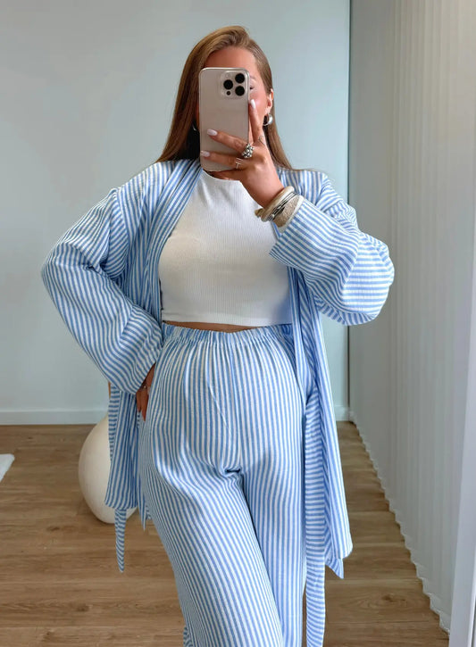 ensemble-de-grossesse-kimono-en-lin-à-rayures-blanches-et-bleues