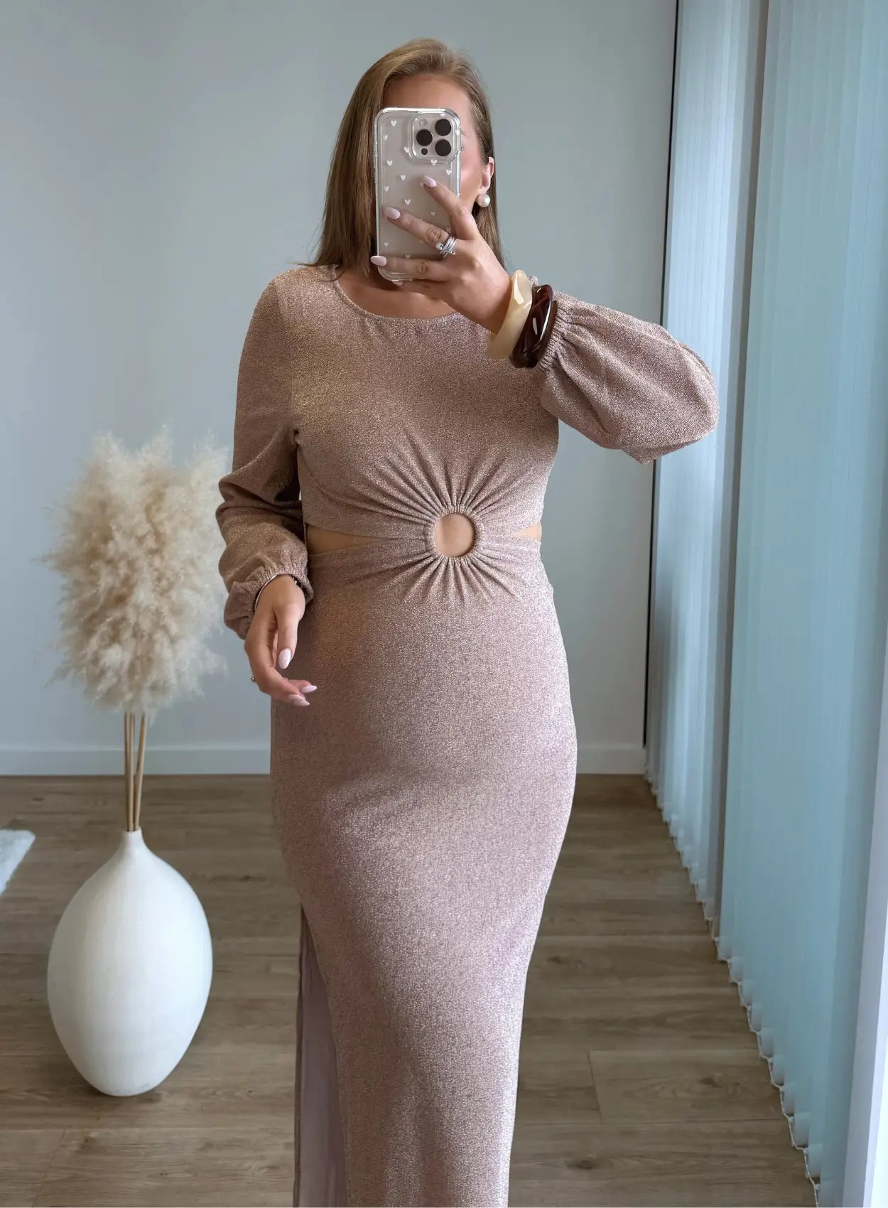 Robe-longue-de-grossesse-à-paillettes-beige