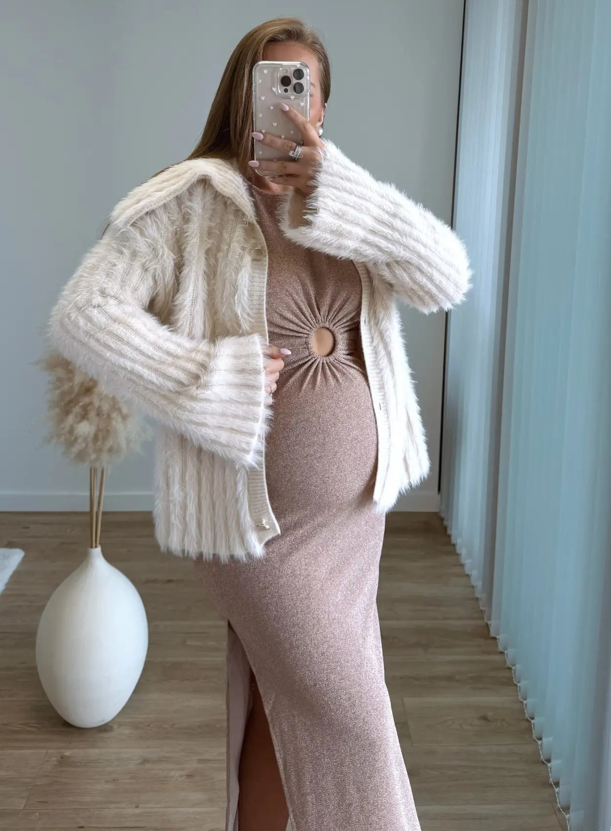 Robe-longue-de-grossesse-à-paillettes-beige