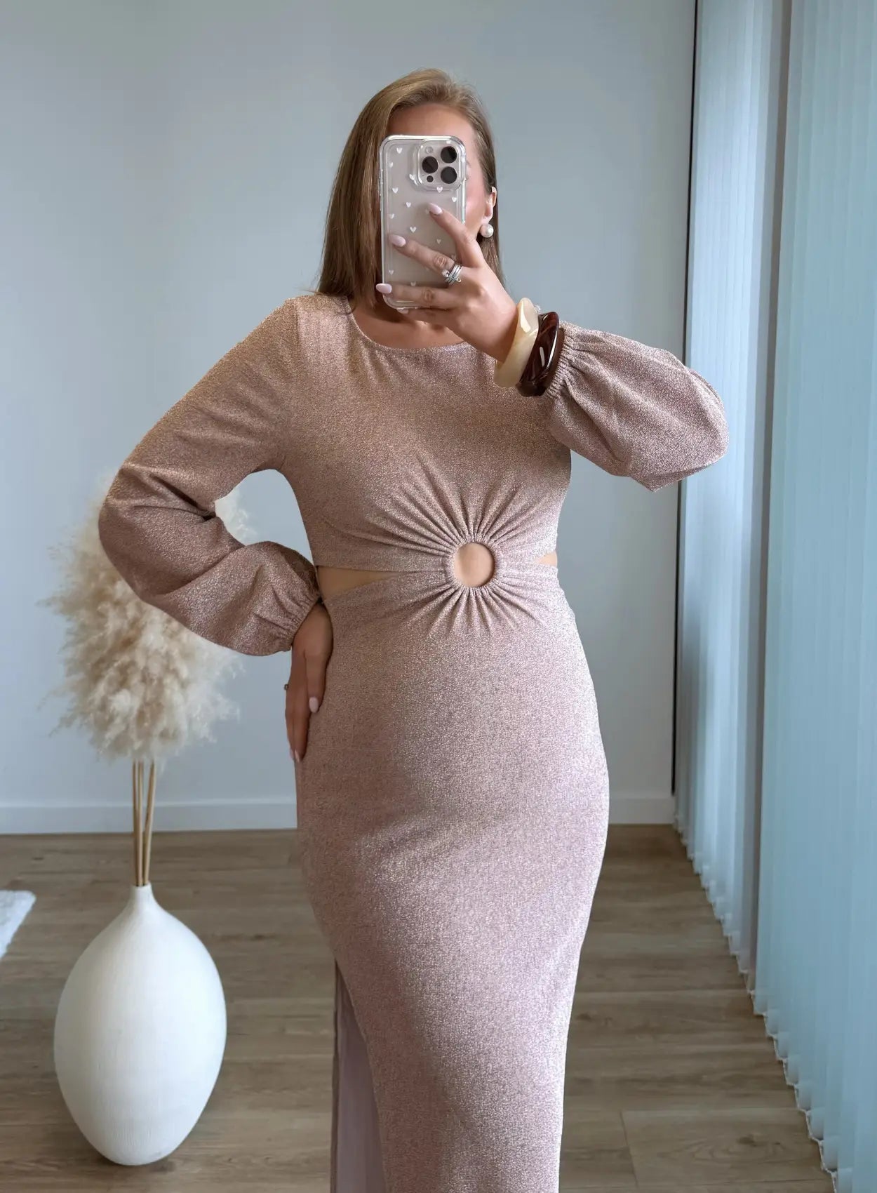 Robe-longue-de-grossesse-à-paillettes-beige